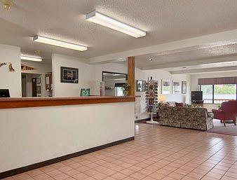Super 8 By Wyndham Houghton Hotel Interior photo