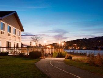 Super 8 By Wyndham Houghton Hotel Exterior photo